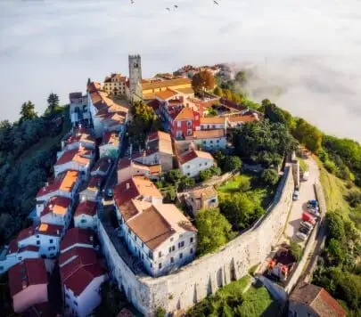 Motovun, istarski gradić na brežuljku