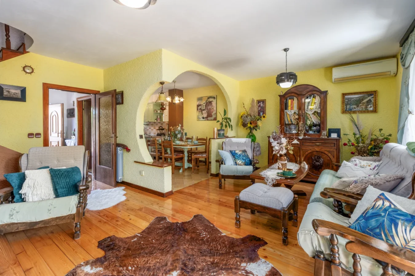 Cozy vintage living room with wooden floors